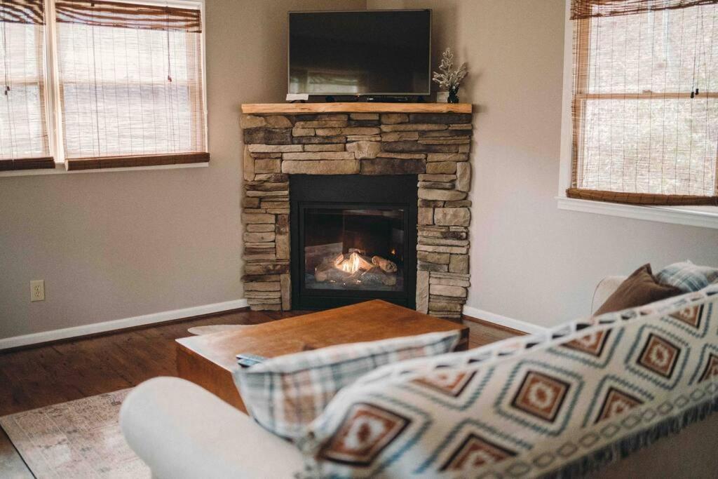 Serene & Cozy - Peaceful View - Fireplace - Creek Fleetwood Luaran gambar